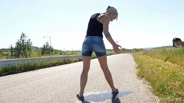 Little Surprise in Video - Nicole Love 2023 [Golden Rain, Cfnm | HD] (Mp4/1000 MB)