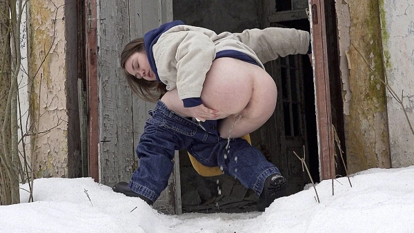 Looking In The Snow 2023 [Hairy Pussy, Cum Cleaning | HD] (Mp4/1000 MB)