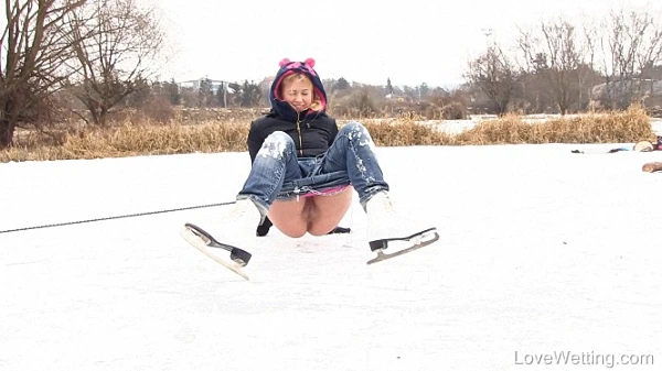 Frozen Fun in Video - Licky Lex 2023 [Pissing In Action, Squirting | HD] (Mp4/1000 MB)