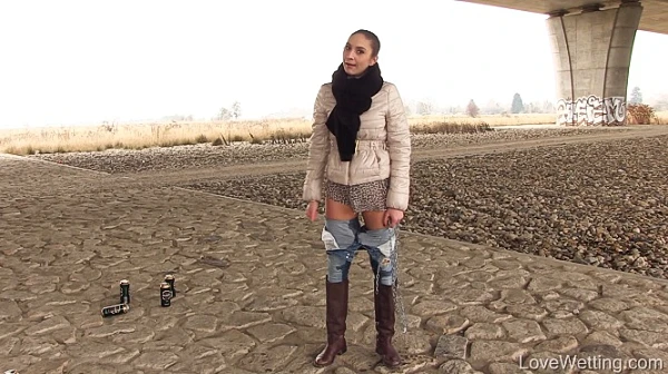 Key Under A Can in Video - Silvia 2023 [Piss Girl, Pissing On Self | HD] (Mp4/1000 MB)