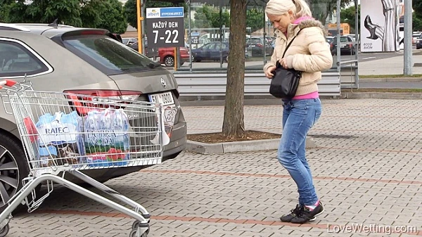 No Place To Wee 2023 [Curvy, Licking | HD] (Mp4/1000 MB)