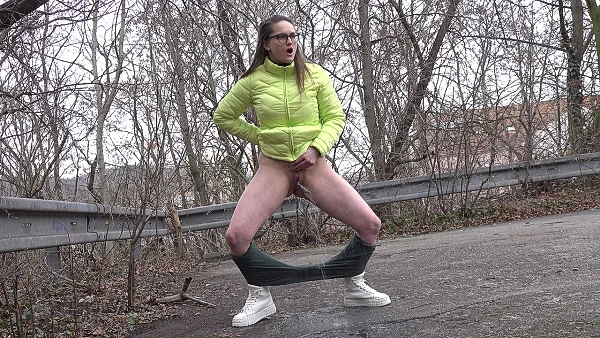 Desperation Piss 2023 [Pissing In Action, Squirting | HD] (Mp4/1000 MB)