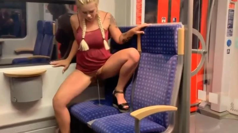 Bahn Piss in Video - German S 2023 [Pee Torture, Wet Hair | HD] (Mp4/1000 MB)