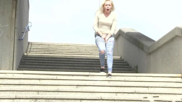 Naomi in Video - Searching For Some Privacy 2023 [Pee Torture, Wet Hair | HD] (Mp4/1000 MB)