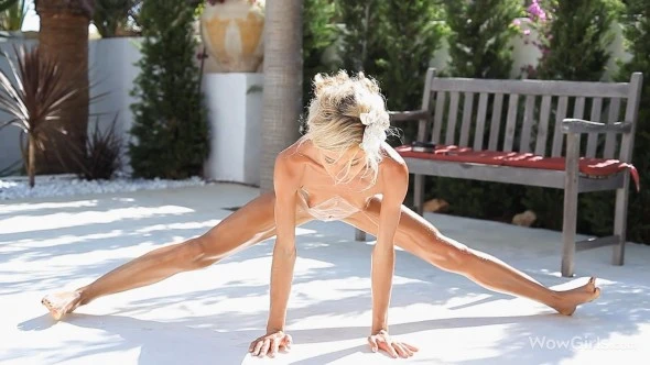 Stephanie in Video - Flexi Skinny 2023 [Voyeur, Pissing In Panties | HD] (Mp4/1000 MB)