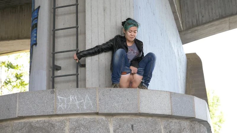 Akasha in Video - Pee Scene 2023 [Public, Full Nude | HD] (Mp4/1000 MB)