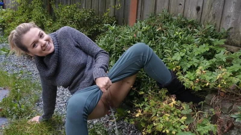 Caireen Fetish in Video - Does The Neighbour Hear Me Pee 2023 [Amateurs, Lesbian Pissing | HD] (Mp4/1000 MB)