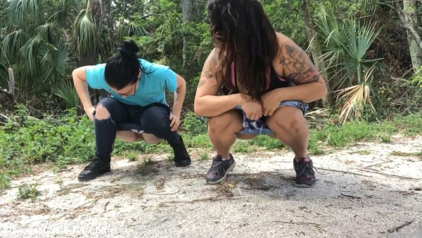 Ellieshae Chugging in Video - Peeing Outside W Ellieboulder 2023 [Fuck Piss, Piss Gangbang | HD] (Mp4/1000 MB)