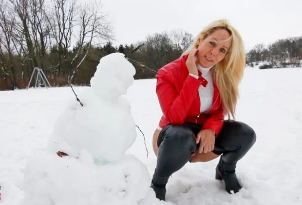 Annabel - Massina in Video - I Piss On My Buddy 2023 [Piss In Glass, Casting | HD] (Mp4/1000 MB)