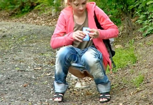 Laura in Video - Slim, Desperate And Wet 2023 [Urine Taste, Fetish | HD] (Mp4/1000 MB)