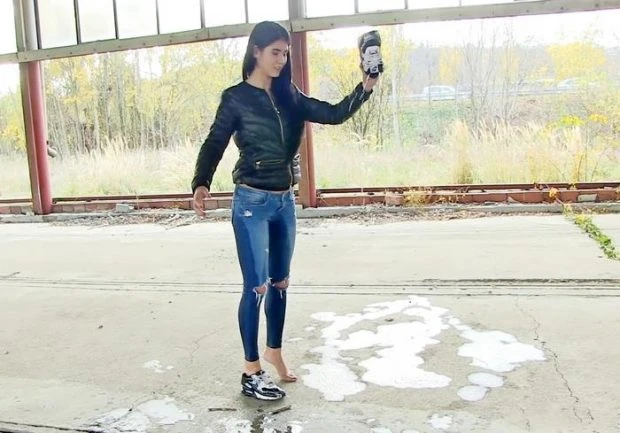 Lady Dee in Video - Pissy Painting 2023 [Clothed Pissing, Piss | HD] (Mp4/1000 MB)