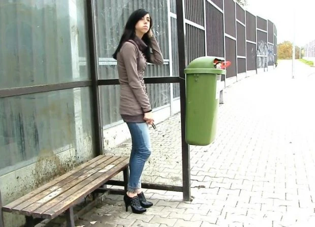 Annie in Video - No Buses Today 2023 [Stretching, Outdoors | HD] (Mp4/1000 MB)