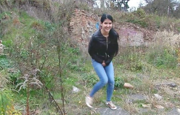 Lady Dee in Video - Pissing Scene 4 2023 [Close Pink, Hard Urine | HD] (Mp4/1000 MB)