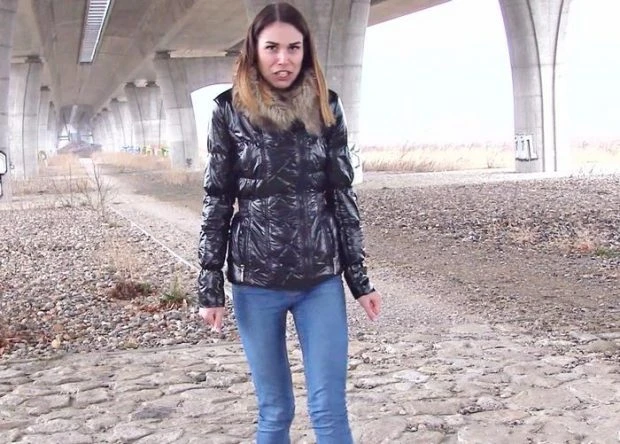 Jessica Bell in Video - Fill To Full The Bottle 2023 [High Class, Shaved | HD] (Mp4/1000 MB)