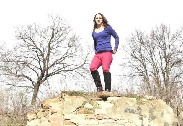 Sarah in Video - Pissing Scene 2023 [Water Sports, All Girl | HD] (Mp4/1000 MB)