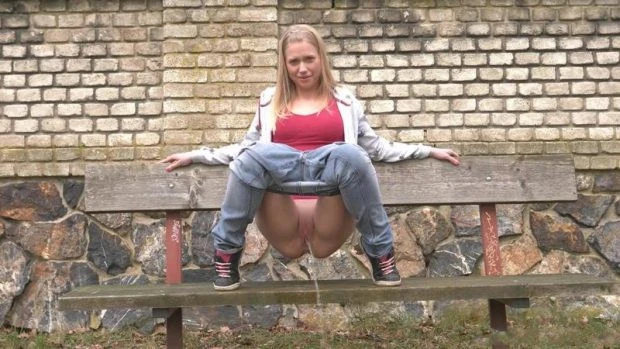 Violeta in Video - Pissing Scene 6 2023 [Wc Voyeur Include Poo, Solo | HD] (Mp4/1000 MB)