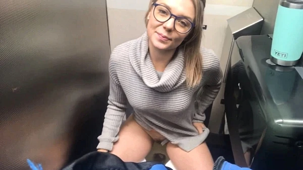 Caireen in Video - A Day Of Peeing 2023 [Pissing In Action, Squirting | HD] (Mp4/1000 MB)