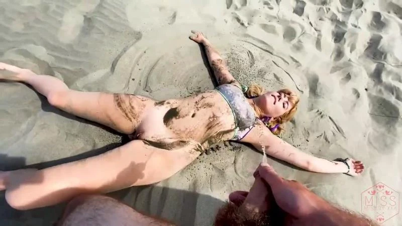 Missmiseryxxx in Video - Couple Go Wild On A Public Beach 2023 [All Sex, Cumshots | HD] (Mp4/1000 MB)