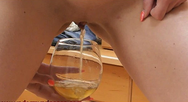 Princessnikki in Video - Minnies Pee For The Janitor 2023 [Vomiting, Piss In Ass | HD] (Mp4/1000 MB)