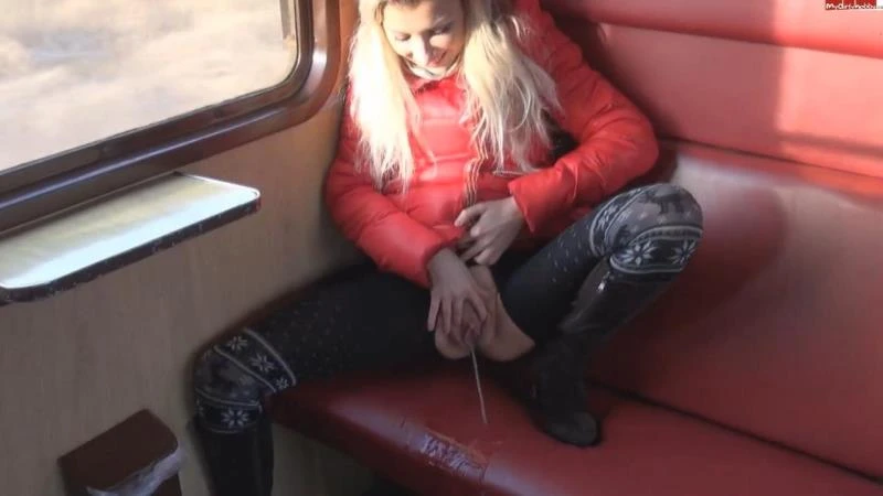 Vanessakiss in Video - Pissen 2023 [Voyeur, Pissing In Panties | HD] (Mp4/1000 MB)