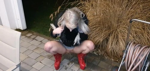 Stella Cinderella in Video - Abgepisst Outdoor In Lack Heels Es Dampft 2023 [Piercing, Sweet Urine | HD] (Mp4/1000 MB)