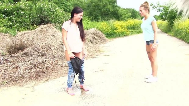 Eveline Dellai in Video - Piss In SisterS Handbag 2023 [Pee, Trimmed Pussy | HD] (Mp4/1000 MB)