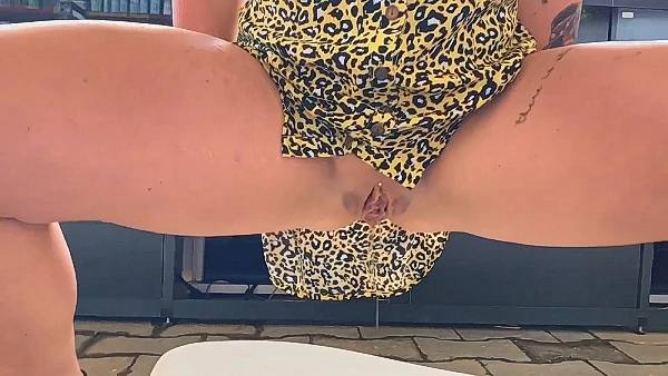 Girl Pisses In A Litter Box In The Pet Shop 2023 [Incest, Lesbian Porn | HD] (Mp4/1000 MB)