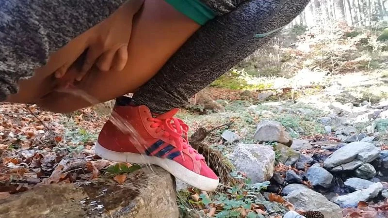 Dream4angel in Video - Pissing On Mountain Canyon Public Trail 2023 [Piercing, Sweet Urine | HD] (Mp4/1000 MB)