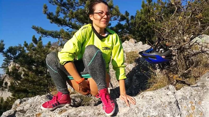 Dream4angel in Video - High Altitude Pee On Public Mountain Trail 2023 [Piss Girl, Pissing On Self | HD] (Mp4/1000 MB)