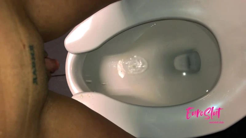 Wet Public Masturbation Girls Locker Room Cum 2023 [Wild Urine, Girl Pissing | HD] (Mp4/1000 MB)