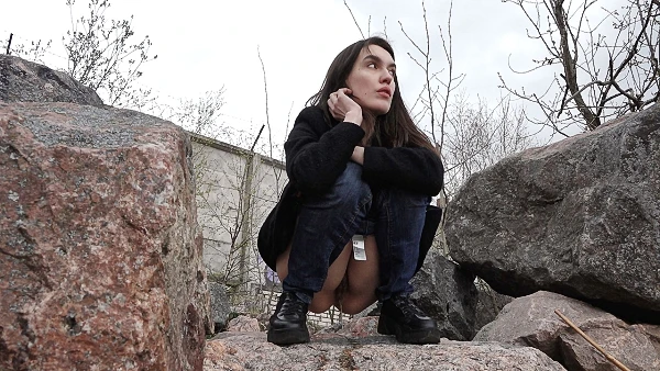 Lara in Video - On The Lookout 2023 [Fuck Piss, Piss Gangbang | HD] (Mp4/1000 MB)