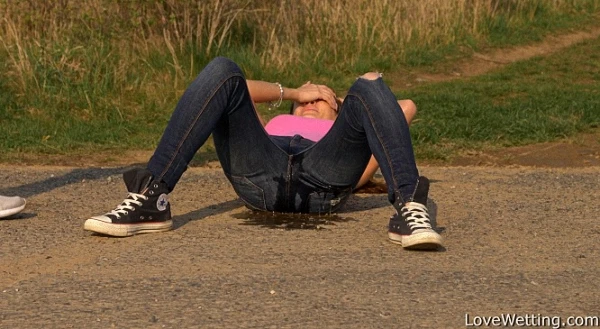 Two Joggers in Video - Cynthia Vellons 2023 [Рeeing, Peeing Lesbians | HD] (Mp4/1000 MB)