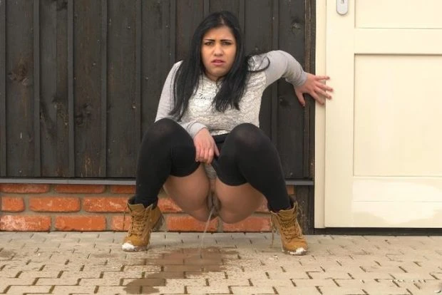 Mariana in Video - Pissing Scene 2023 [Lesbian Wam, Pov | HD] (MPEG-4/258 MB)