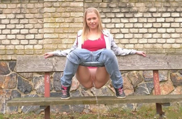 Violeta in Video - Pissing Scene 20 2023 [Piss In Glass, Casting | HD] (MPEG-4/395 MB)