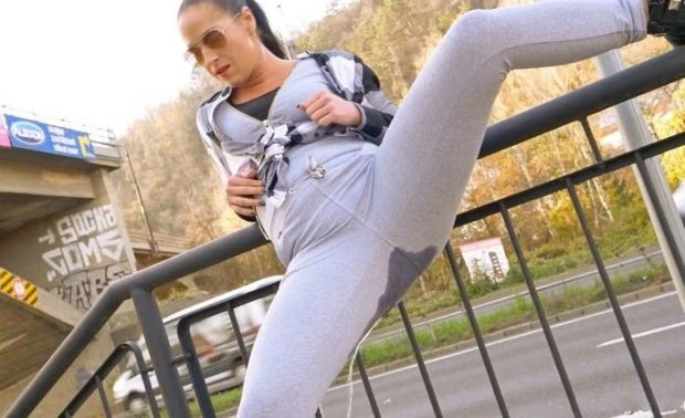 Vanda in Video - Show For Drivers 2023 [Golden Rain, Cfnm | HD] (MPEG-4/264 MB)