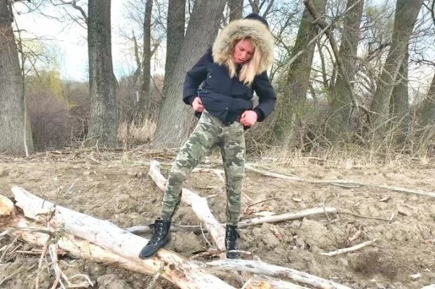 Claudia in Video - The Hunter 2023 [Golden Shower, Pissing In Pussy | HD] (MPEG-4/184 MB)