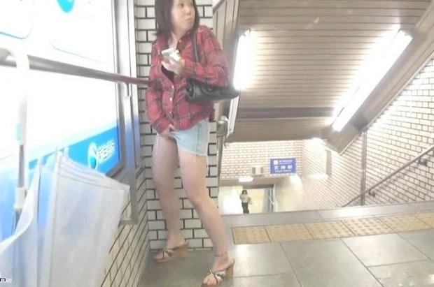 Pissing On The Subway Stairs 2023 [Rimjob, Humiliation | FullHD] (MPEG-4/309 MB)