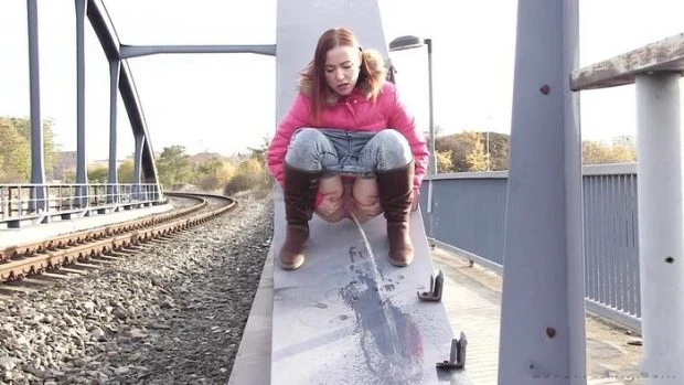 Bibi in Video - Pissing Scene 9 2023 [Clothed Pissing, Piss | FullHD] (MPEG-4/107 MB)