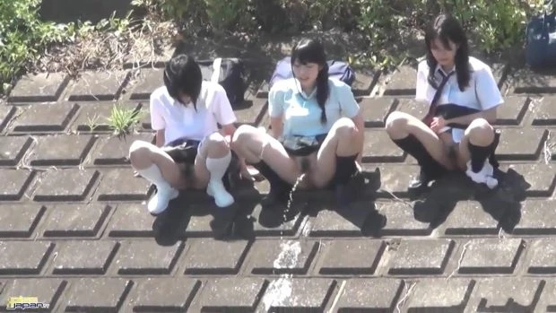 Stroll, Squirt! 2023 [Voyeur Peeing Shit, Vibrator | FullHD] (MPEG-4/342 MB)