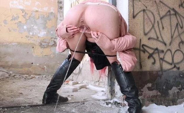 Widely spread from behind 2024 [Pussy Play, Urin Drink | FullHD] (MPEG-4/165 MB)