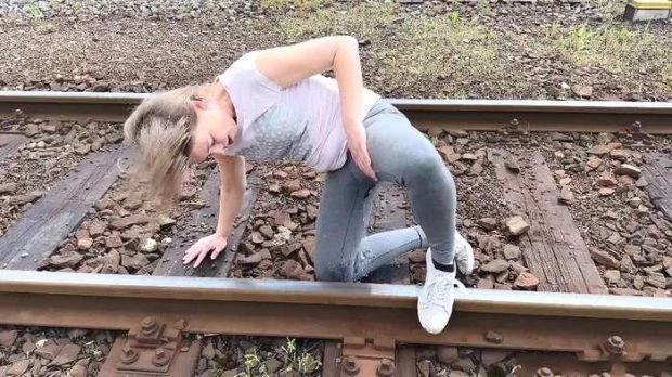 Veronika in Video - Wet Quickie 2025 [Lesbian Wam, Pov | UltraHD/4K] (MPEG-4/218 MB)