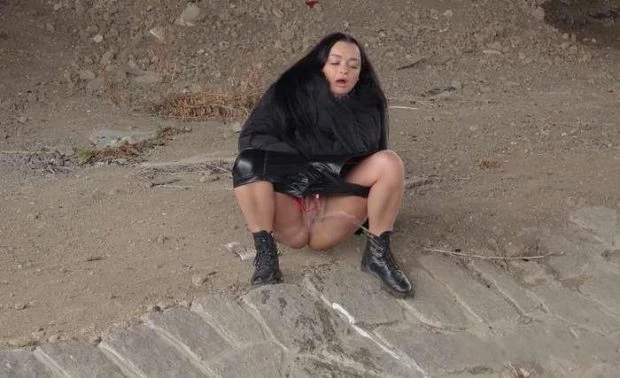 Dafne in Video - Spraying Bursts 2025 [Amateur, Hidden Cam | FullHD] (MPEG-4/73.5 MB)