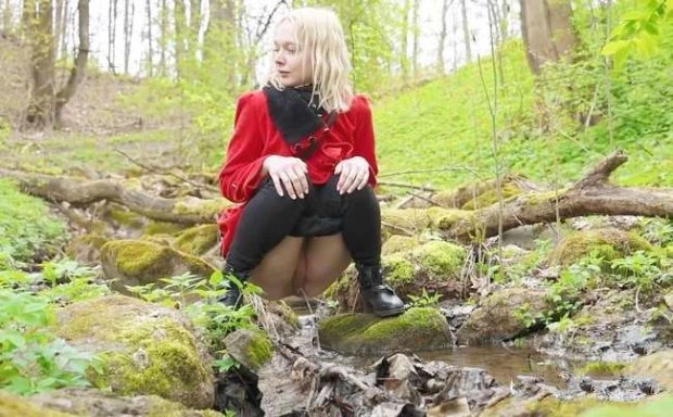 Miss Kapriz in Video - Peeing Over Flowing Stream 2025 [Golden Shower, Pissing In Pussy | FullHD] (MPEG-4/171 MB)