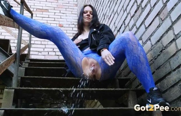 Alice Wu in Video - Crotchless Bodystocking Piss 2025 [Piss Fetish, Lesbian Pissing Girls | FullHD] (MPEG-4/138 MB)