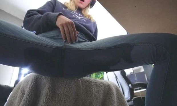 Keeks 3005 in Video - Gamer Girl Pisses In Her Jeans While Gaming Part One 2025 [Cum, Pornstar | FullHD] (MPEG-4/246 MB)