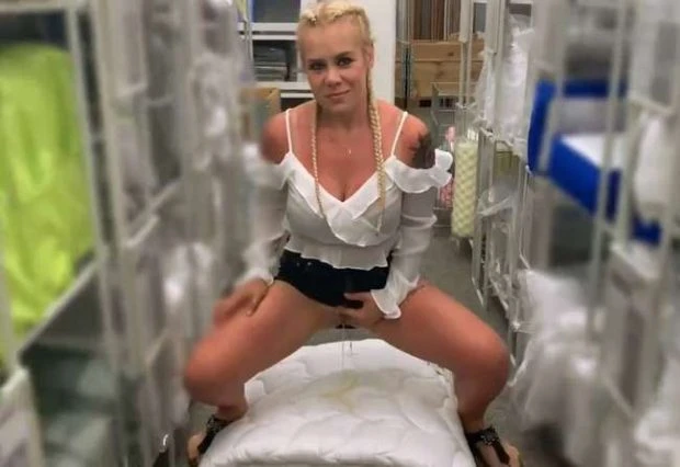 SteffiBlond in Video - I really needed to pee in the bedding store 2025 [Enema, Public Pissing | HD] (MPEG-4/40.6 MB)