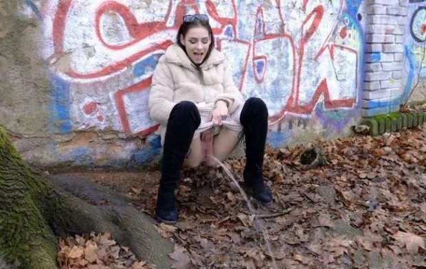 Alexa Throat in Video - Pissing scene 3 2025 [Shit And Piss, Piss Drinking | UltraHD/4K] (MPEG-4/197 MB)