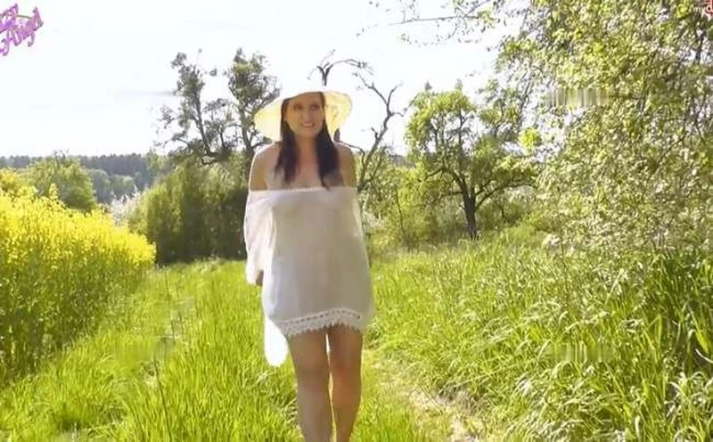 CrazyAngel in Video - Pee during the photoshoot 2025 [Perverse, Satin Sex | HD] (MPEG-4/31.8 MB)