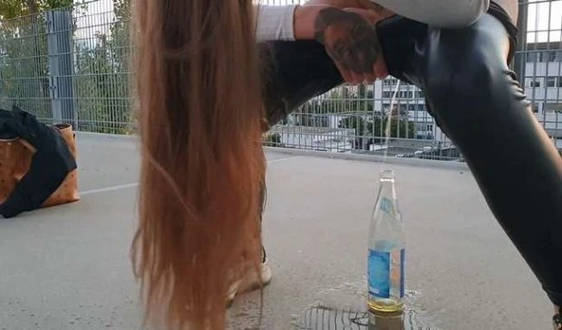 Leyla-Bones in Video - Public Piss over the roofs of Munich 2025 [Drink Urine, Fuck Machine | FullHD] (MPEG-4/69.0 MB)