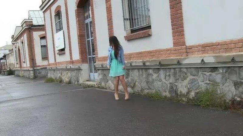 Sexy brunette walks around the corner and pees 2025 [Curvy, Licking | UltraHD/4K] (MPEG-4/278 MB)